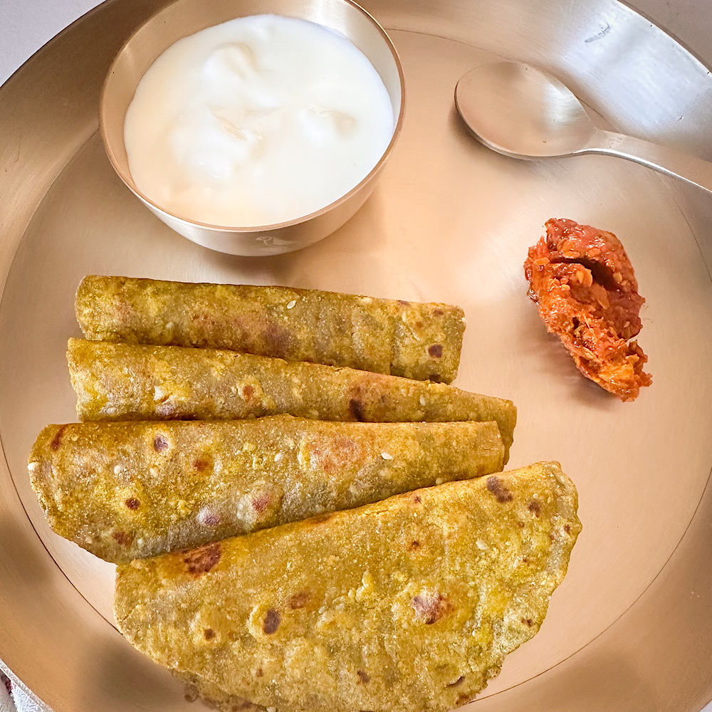 Ghau Bajri na crushed methi na thepla